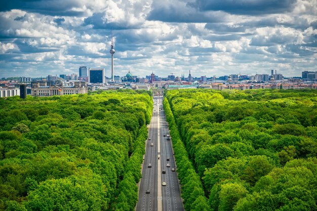 Foto panoraambeeld van de stad en gebouwen tegen de lucht