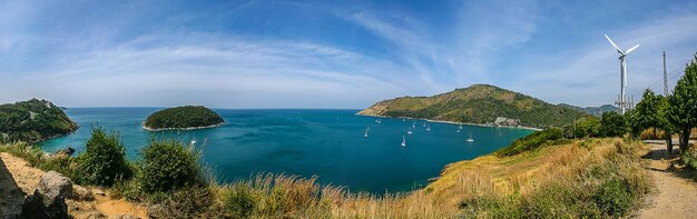 Foto panoraambeeld van de zee tegen de lucht