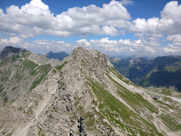 Panoraambeeld van het landschap tegen de lucht