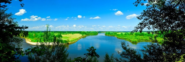 Panoram met uitzicht op de rivier