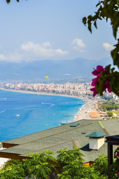 Foto panorama della spiaggia di mahmutlar alanya