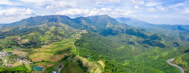 panorama bergtop Thailand en mijlpaal phetchabun