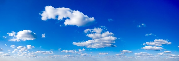Панорама Голубое небо и белые облака