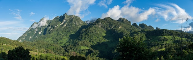 Panorama del picco di montagna di chiang dao