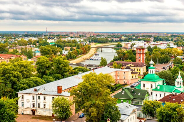 Foto panorama della città di vologda e dei fiumi omonimi