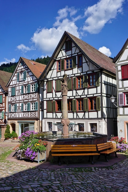 Panorama dalla piazza del mercato di schiltach, nella foresta nera, in germania.