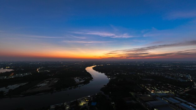 Photo panorama high angle view rural scene tha chin river with blue sky at twilight