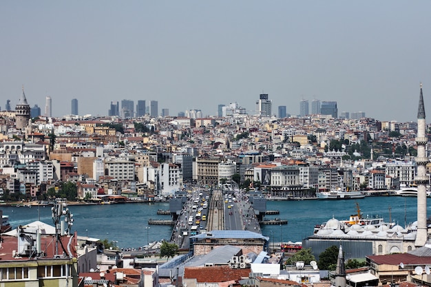 갈라 타 타워를 볼 수있는 터키 이스탄불시의 파노라마