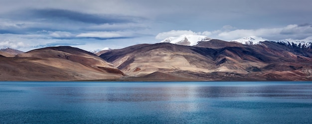 Панорама озера Цо Морири в Гималаях Ладакх