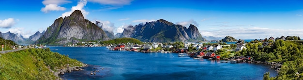 Panorama Lofoten is an archipelago in the county of Nordland, Norway. Is known for a distinctive scenery with dramatic mountains and peaks, open sea and sheltered bays, beaches and untouched lands.