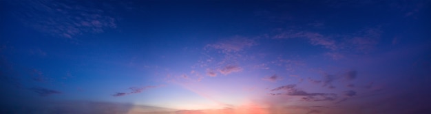 Panorama Lucht en zon in de avond