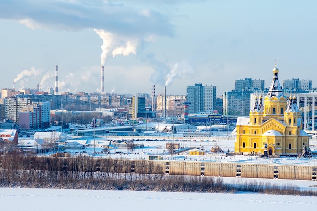 Panorama di nizhny novgorod in una limpida giornata invernale