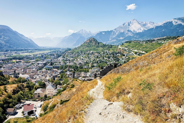 스위스 발레(Canton Valais) 시옹(Sion)의 투르비옹 성(Tourbillon Castle)에서 본 구시가지(Old City)의 전경.