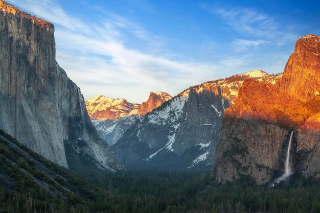 Photo panorama photo of yosemite national park view with waterfall yosemite valley usa