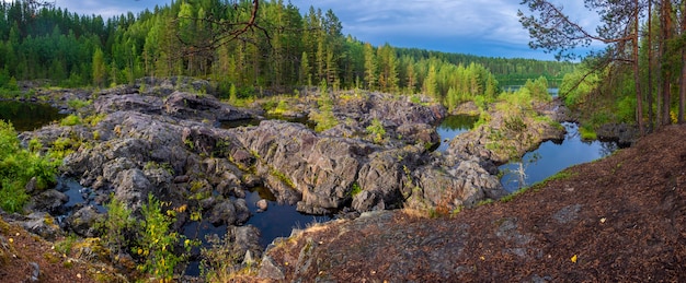 Панорама Бедный порог, порог, на реке Суна Карелия, Русский пейзаж лето