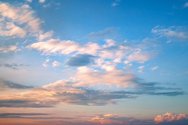 パノラマ空夕方の日没時の空と雲の風景画像クリエイティブな背景