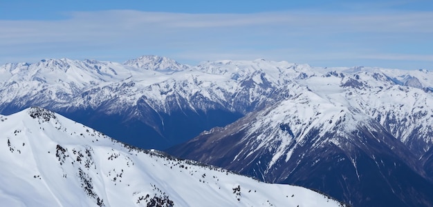 Панорама заснеженных гор Холодные горы и горизонт заснеженные горные вершины Гора Эверест