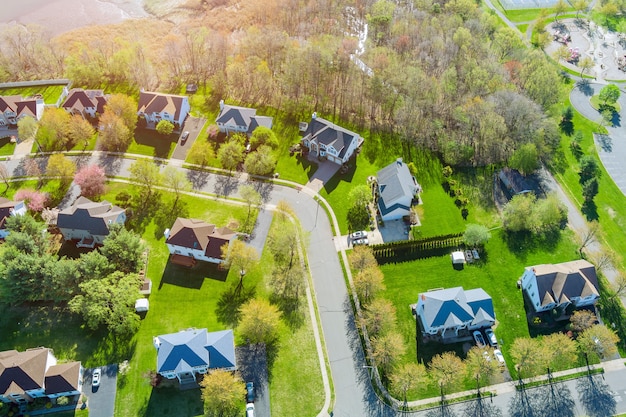 Panorama vista dall'alto piccola città americana stile di vita urbano paesaggio del distretto