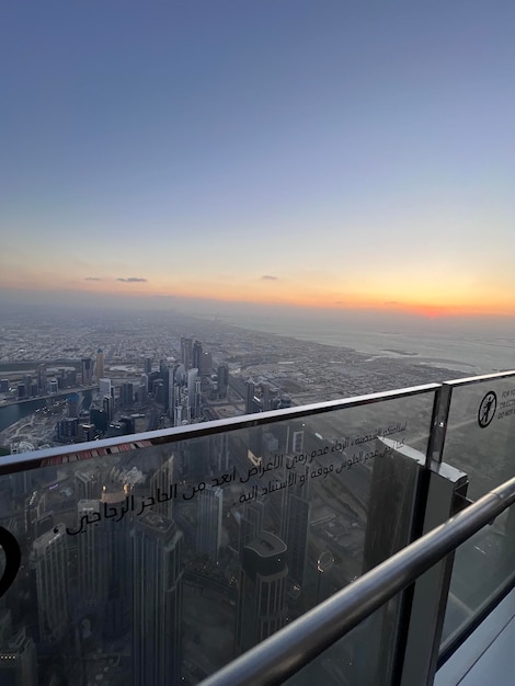 panorama uitzicht vanaf de top van de burj khalifa in Dubai