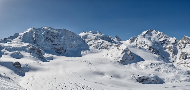 Panorama van de bergen Palu en Bernina