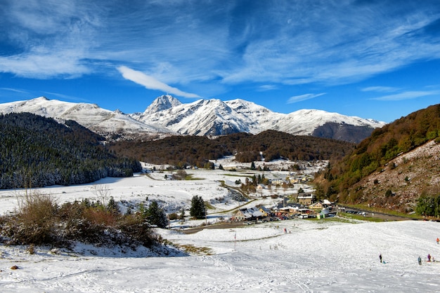 Panorama van de bergen van de Franse Pyreneeën met Pic du Midi de Bigorre