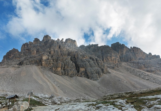 Panorama van de Dolomiet Alpen Tre Cime di Lavaredo in Italië