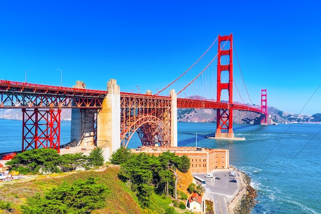 Panorama van de Gold Gate Bridge en de andere kant van de baai. San Francisco, Californië, VS.