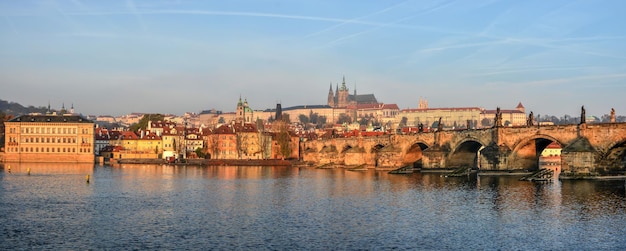 Panorama van de karelsbrug in praag