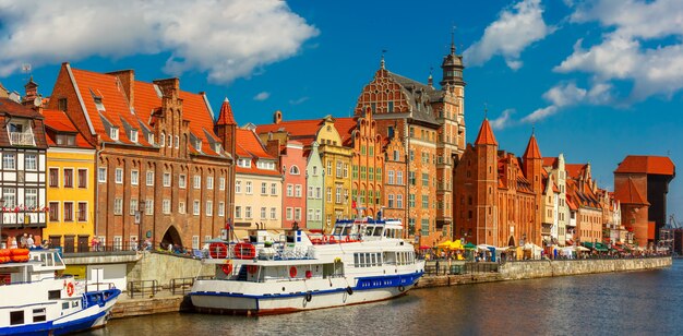 Panorama van de oude stad en Motlawa in Gdansk, Polen