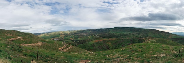 Panorama van de prachtige natuur aan de noordgrens van Israël met Jordan