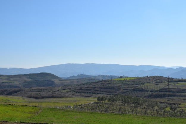 Panorama van de stad Belsh Albanië Berghemel