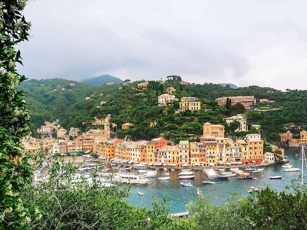 Panorama van de stad Portofino in Genua aan de kust in Italië.