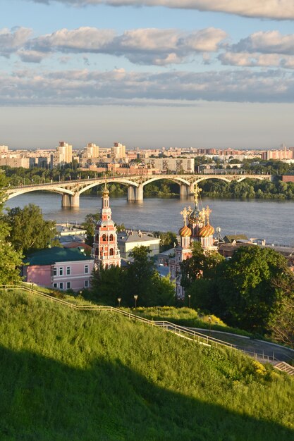 Panorama van de waterkant van Nizjni Novgorod