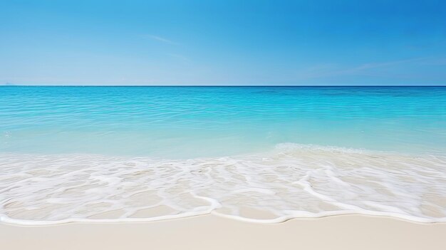 Panorama van een prachtig wit zandstrand en turquoise water op de Malediven zomervakantie strand achtergrond golven van de zee op het zand strand