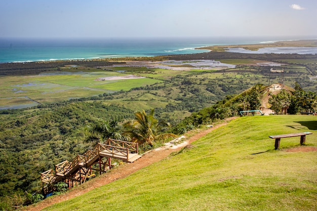 Foto panorama della vista dall'alto di montaãƒâ±a redonda nella repubblica dominicana