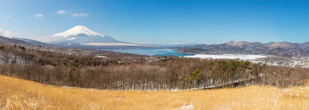 Панорамный вид на озеро Фудзисан Яманака