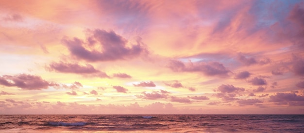 Panorama. Zon Over Horizon, Zonsondergang, Zonsopgangachtergrond.