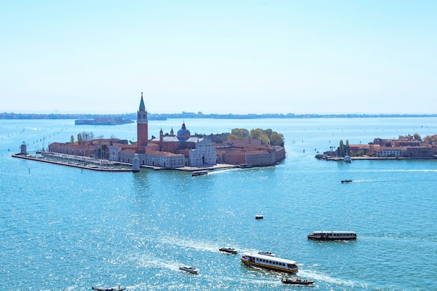 イタリアのヴェネツィアへのパノラマの景観