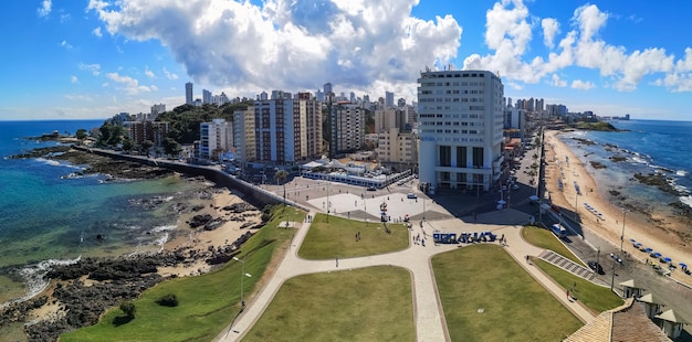 브라질 살바도르 바이아(Salvador Bahia Brazil) 시에 있는 바라(Barra) 지역의 탁 트인 공중 전망.