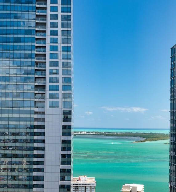 Photo panoramic aerial view of downtown miami on a sunny day, florida, usa.