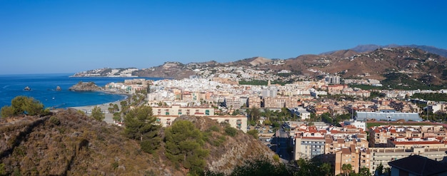панорамный вид на город Альмунекар в Гранаде, Испания