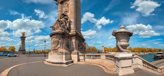 Immagine panoramica di alexander bridge a parigi