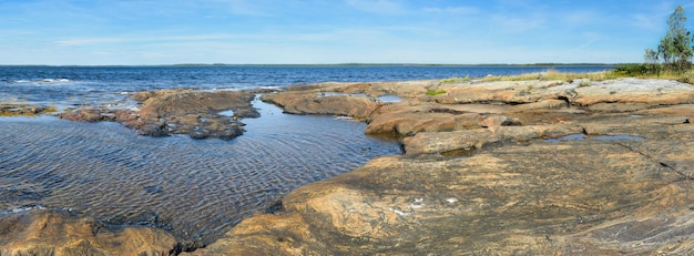 Панорамный пейзаж побережья Белого моря