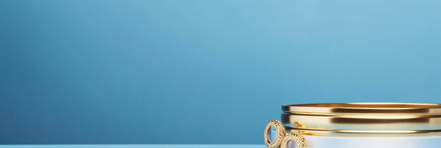 Photo panoramic shot of golden bracelets and ring on white