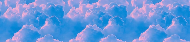 素晴らしい雲のあるパノラマの空 雲のある青い空