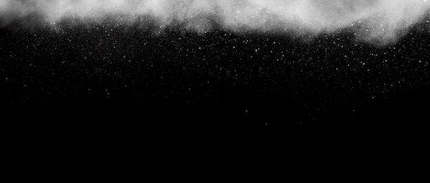 Photo panoramic view of abstract cloud with falling drops isolated on black background white clouds fog or smog moving on a black background beautiful swirling gray steam smoke layout for your photo