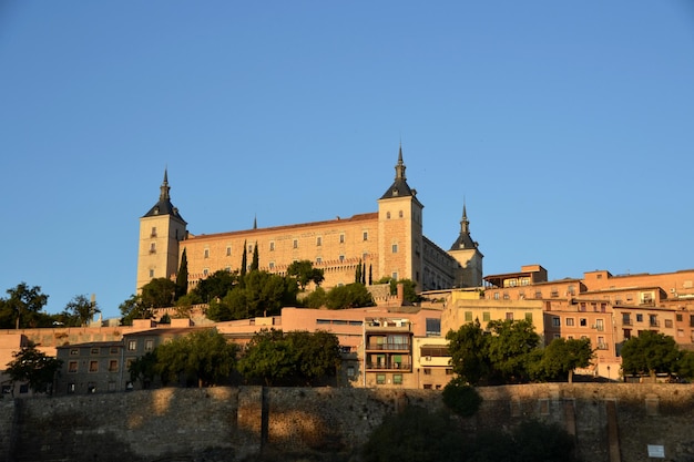 Foto vista panoramica dell'alcazar di toledo