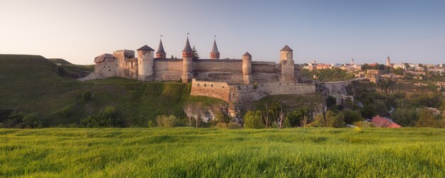 Kamianets Podilskyi 우크라이나의 고대 성곽의 전경