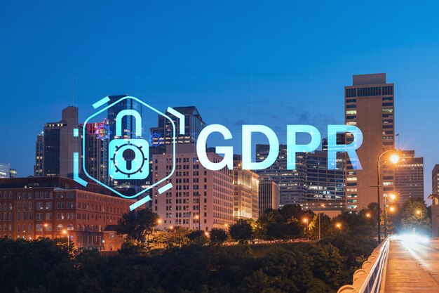 조명된 야간 스카이라인 테네시주 미국 GDPR 홀로그램 개념의 데이터 보호 규정 및 개인 정보 보호를 위한 컴벌랜드 강(Cumberland River) 너머 내슈빌 브로드웨이 지역의 탁 트인 전망