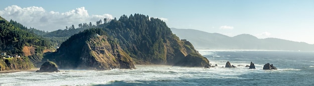 Photo panoramic view of cape meares on a hazy day oregon